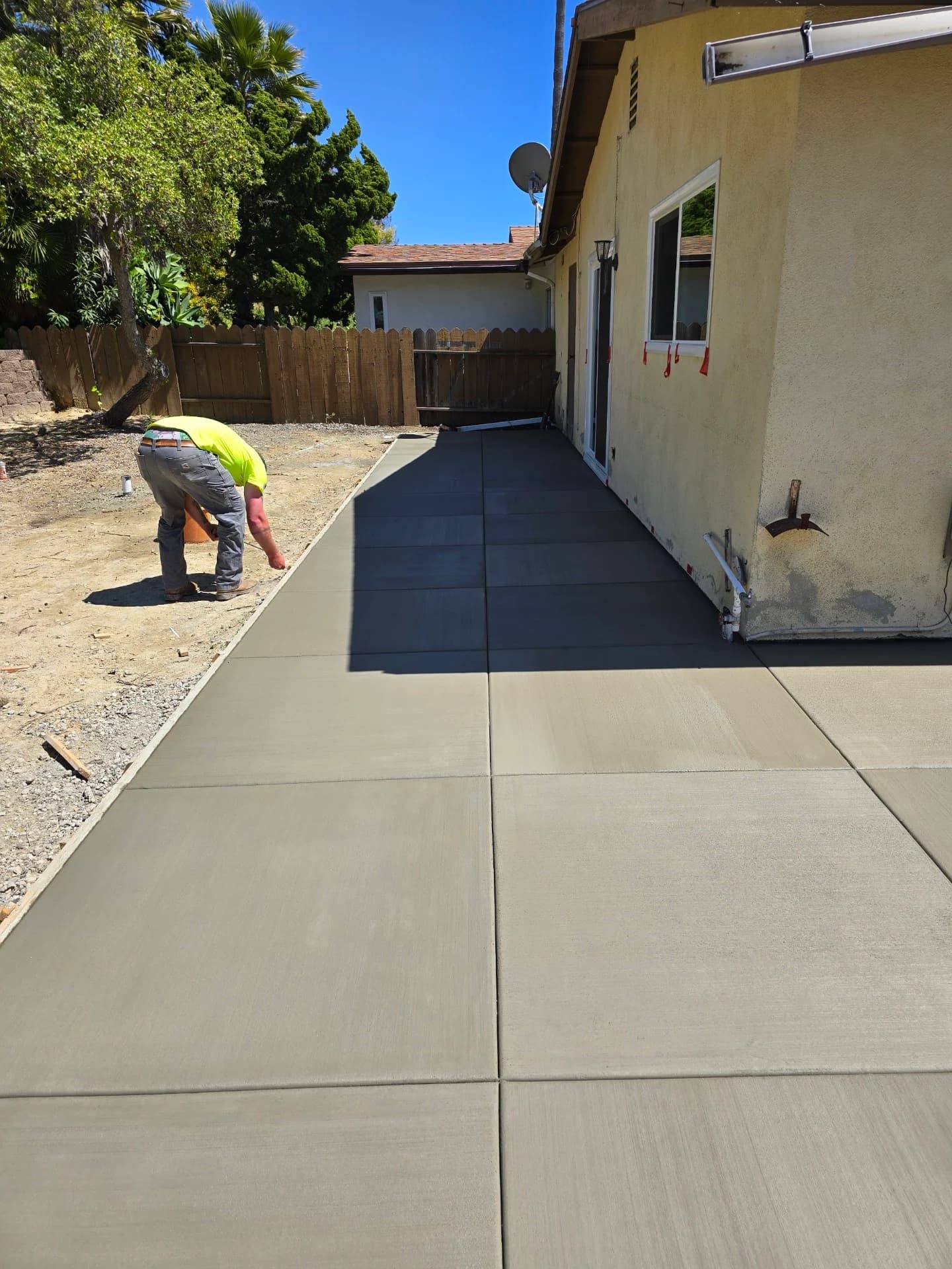 Freshly finished residential concrete driveway in San Diego